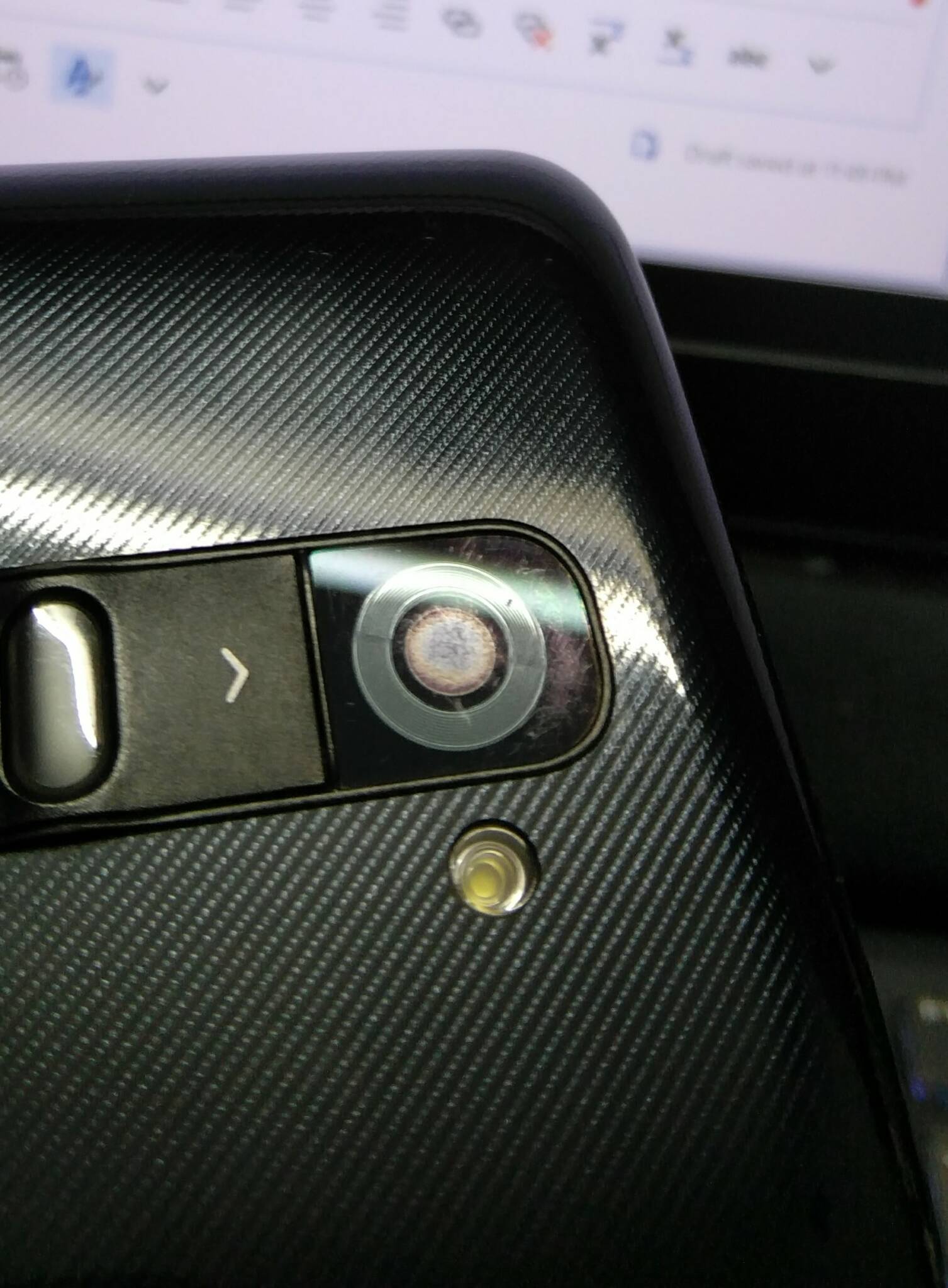 How to fix camera lens scratches on your old smartphone | Agatton